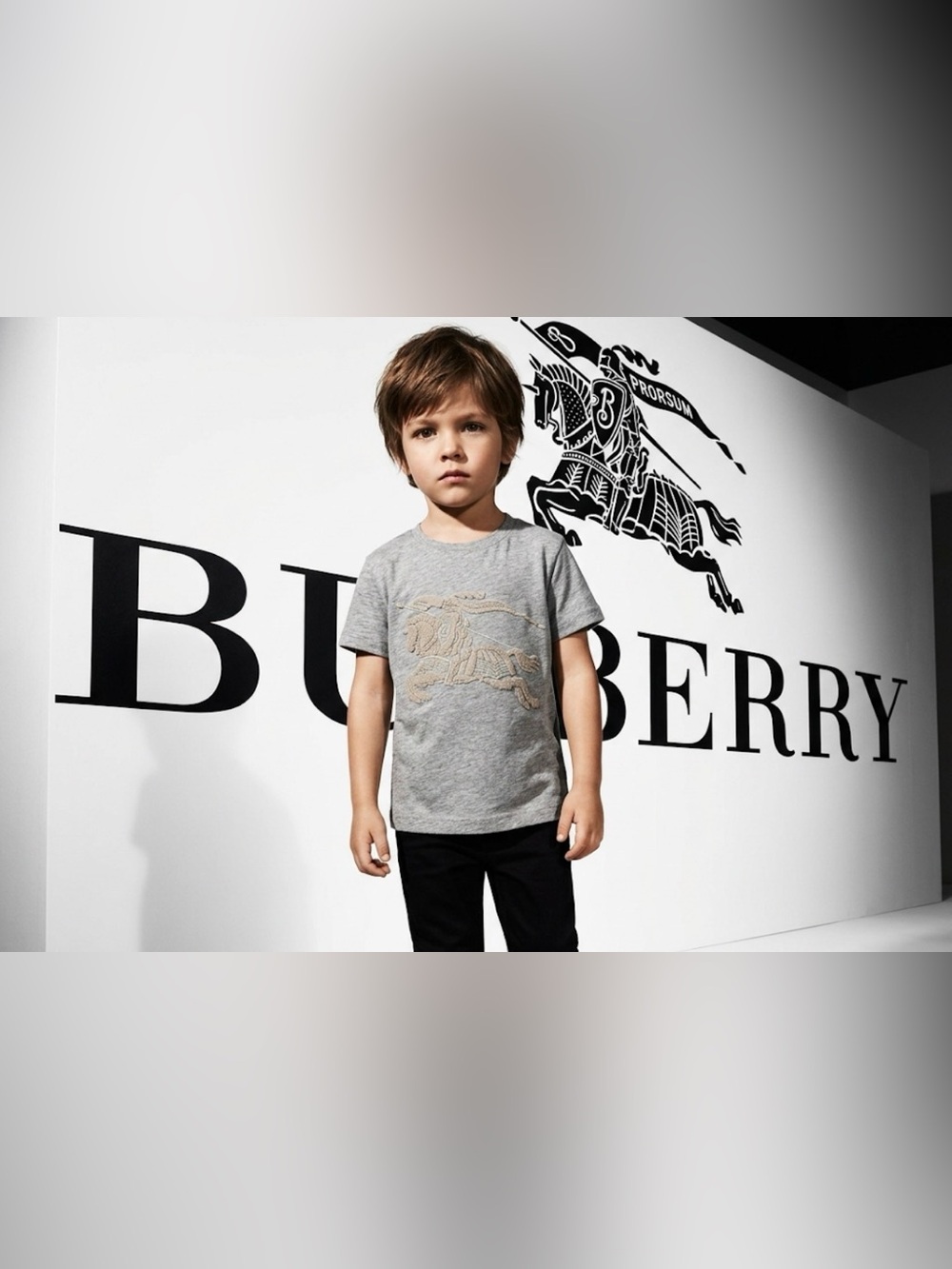 Authentic Burberry luxury designer signature tee shirt sz boys toddler 4
